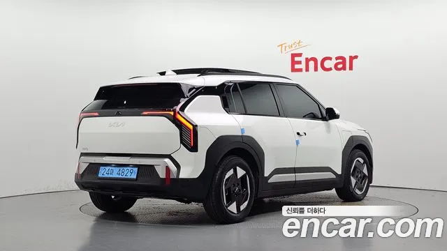 Kia EV3 — Фото автомобиля 2
