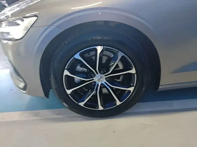 Volvo S60 — Фото автомобиля 22