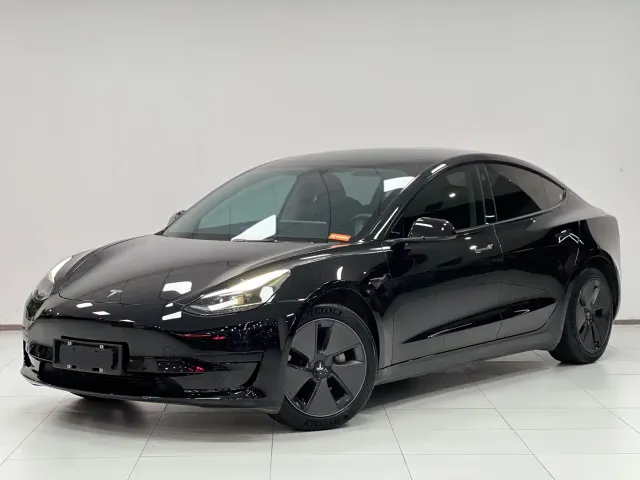 Фотография автомобиля — Tesla Model 3