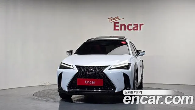Lexus UX — Фото автомобиля 2