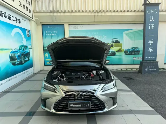 Lexus ES — Фото автомобиля 8