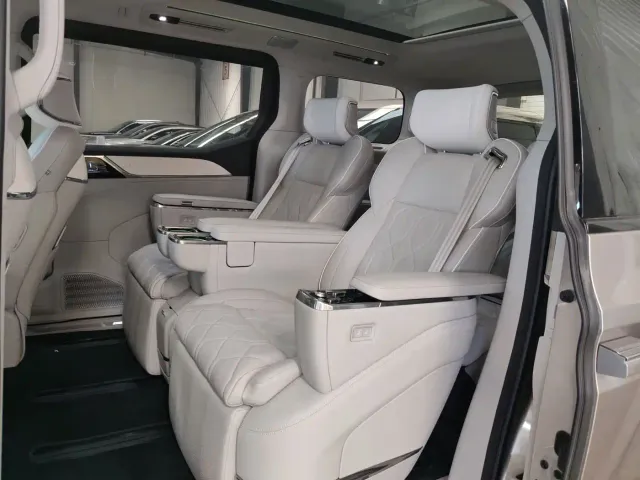 Volvo EM90 — Фото автомобиля 11