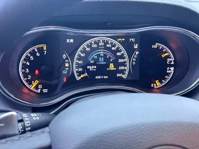 Jeep Grand Cherokee — Фото автомобиля 13