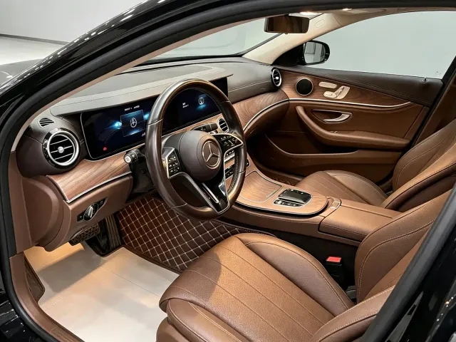 Mercedes-Benz E-Class — Фото автомобиля 18