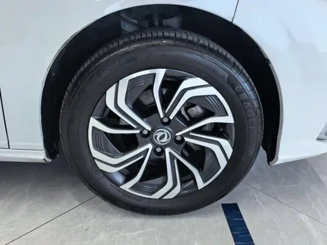 Dongfeng Yixuan — Фото автомобиля 6
