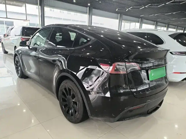 Tesla Model Y — Фото автомобиля 4