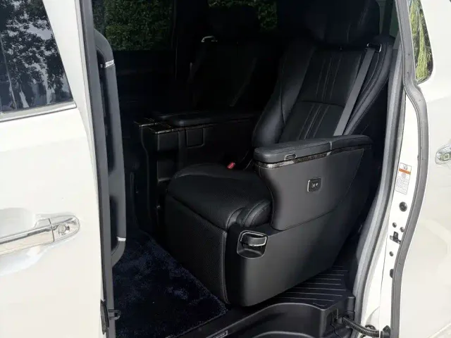 Toyota Vellfire — Фото автомобиля 3