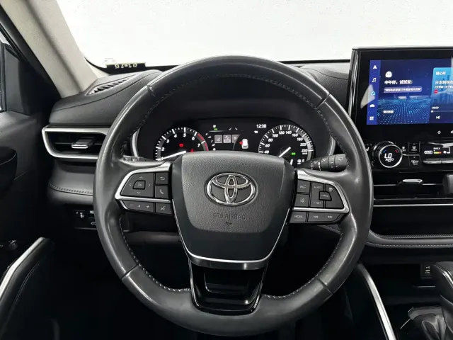 Toyota Highlander — Фото автомобиля 16