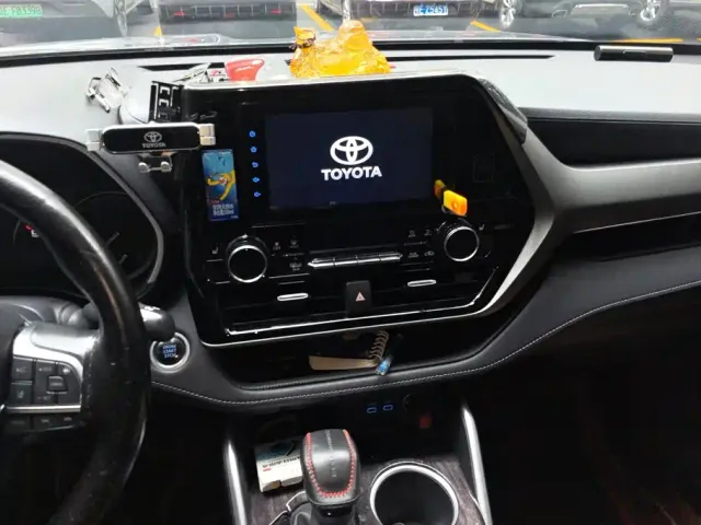 Toyota Highlander — Фото автомобиля 13