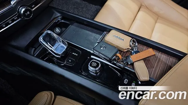 Вольво XC60 — Фото автомобиля 9