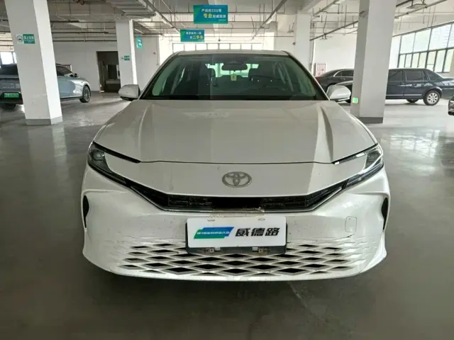 Toyota Camry — Фото автомобиля 2