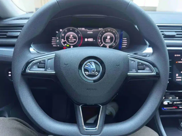 Skoda Superb — Фото автомобиля 13
