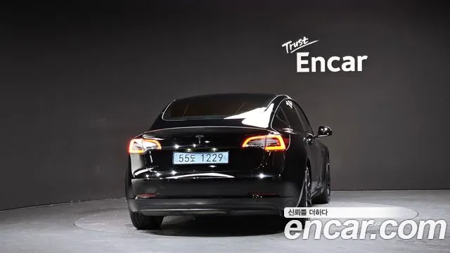 Tesla Model 3 — Фото автомобиля 3
