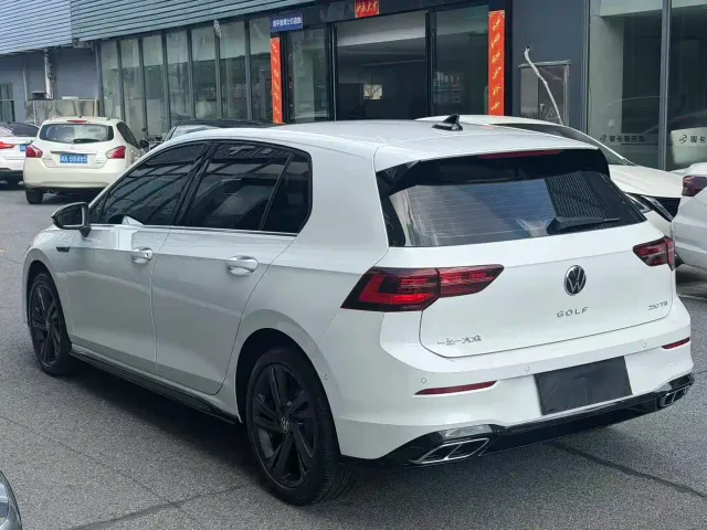 Volkswagen Golf — Фото автомобиля 10