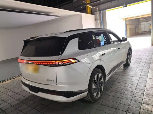 Dongfeng Yipai eπ008 2024 210Max Range Extender 6-Seater — Фото автомобиля 6