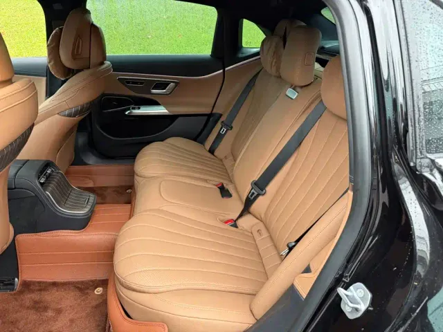 Mercedes-Benz E-Class — Фото автомобиля 12
