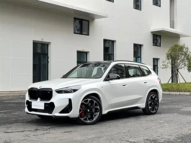 Фотография автомобиля — BMW X1