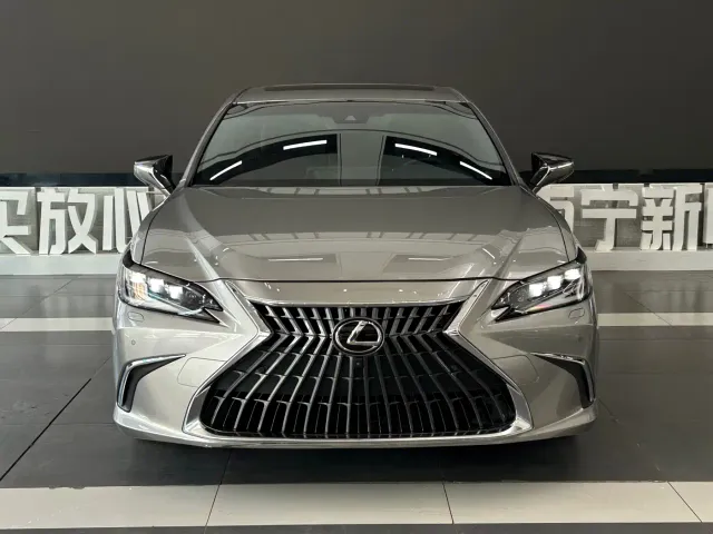 Lexus ES — Фото автомобиля 2