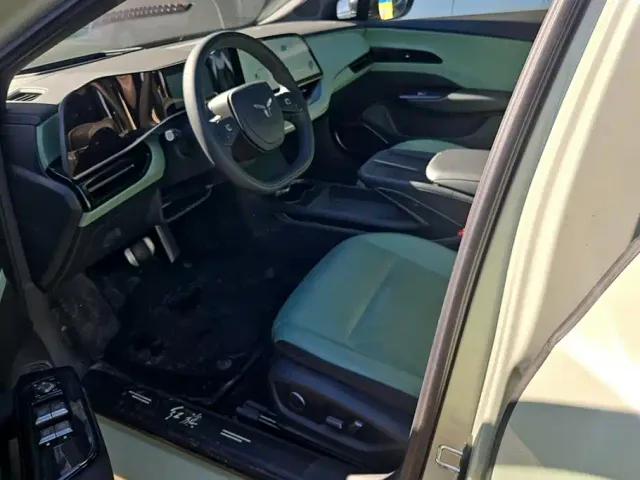 Hongqi EH7 — Фото автомобиля 9