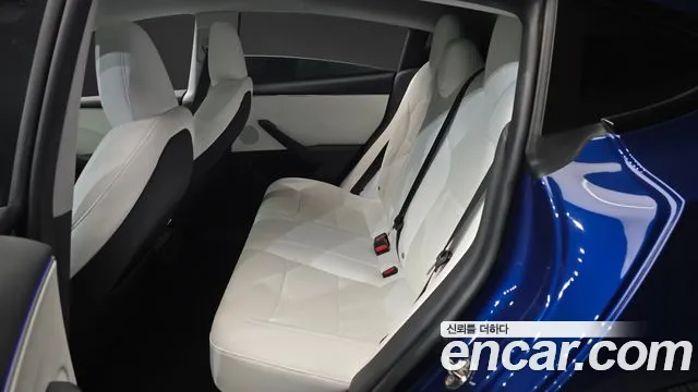Tesla Model 3 — Фото автомобиля 12