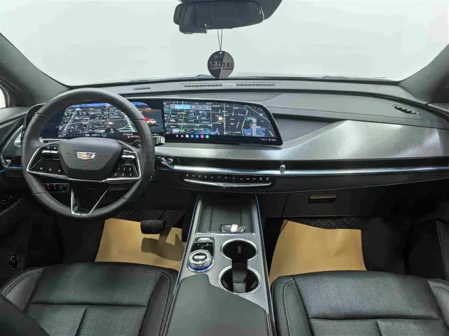 Cadillac XT5 — Фото автомобиля 10