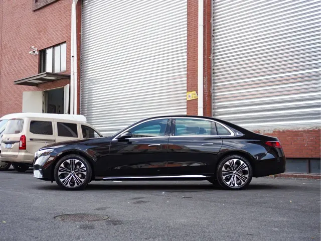 Mercedes-Benz E-Class — Фото автомобиля 7