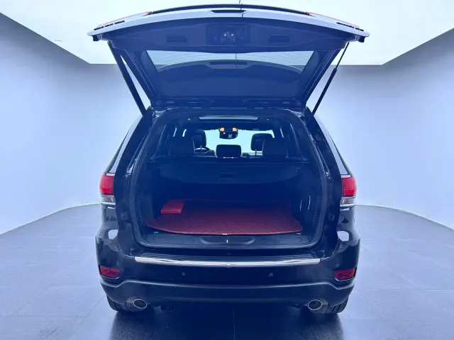 Jeep Grand Cherokee — Фото автомобиля 19