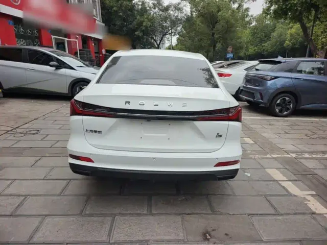Roewe i5 — Фото автомобиля 5