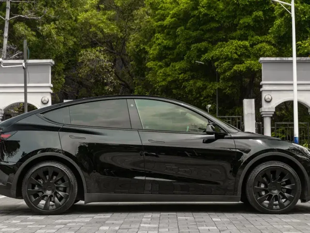Tesla Model Y — Фото автомобиля 7