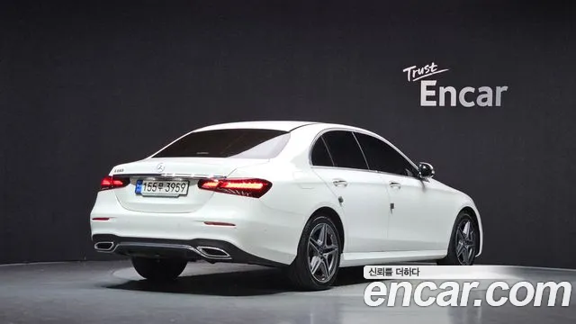 Mercedes-Benz E-Class — Фото автомобиля 2