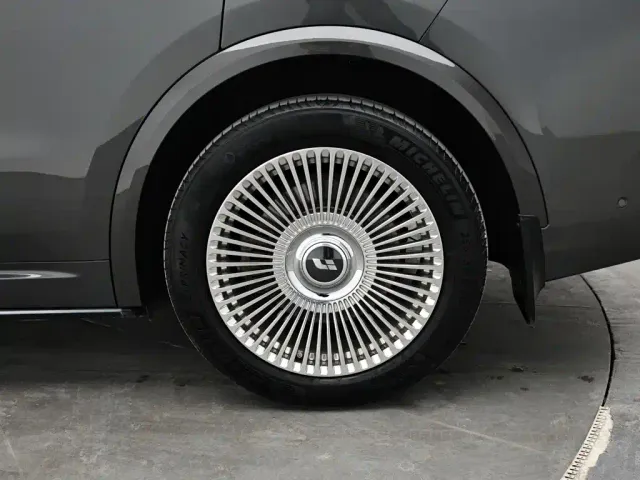Li Auto L8 — Фото автомобиля 7