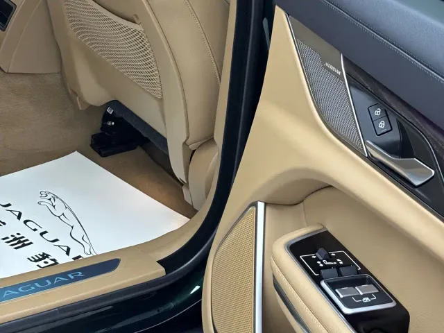 Jaguar XFL — Фото автомобиля 16