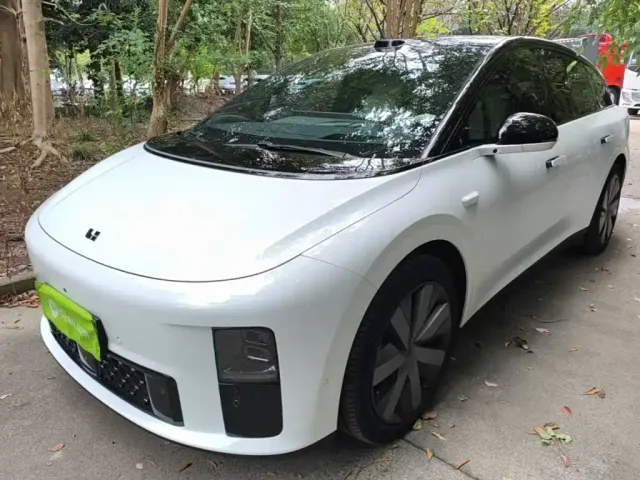 Фотография автомобиля — Li Auto i6