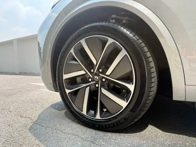 Li Auto L9 — Фото автомобиля 6