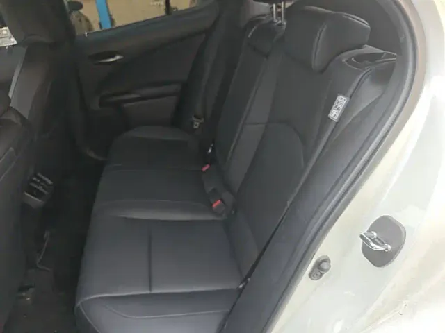 Lexus UX — Фото автомобиля 16