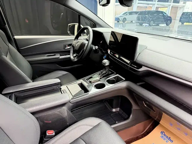 Toyota Sienna — Фото автомобиля 14