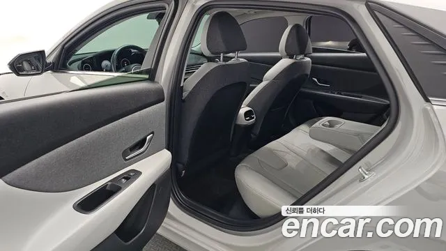 Hyundai AVANTE Avante (CN7) — Фото автомобиля 12
