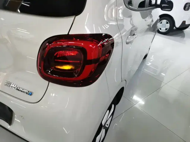 Wuling Hongguang Mini EV — Фото автомобиля 7