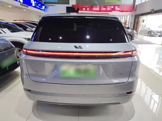 Li Auto L7 — Фото автомобиля 5
