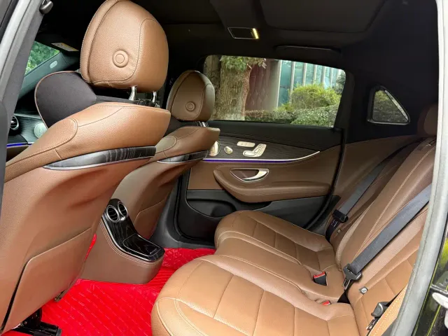 Mercedes-Benz E-Class — Фото автомобиля 5