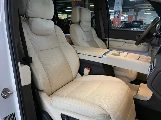 Li Auto MEGA — Фото автомобиля 14