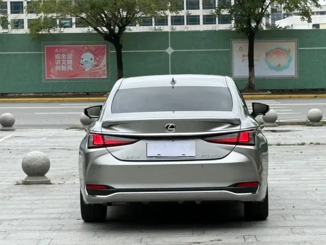 Lexus ES — Фото автомобиля 20