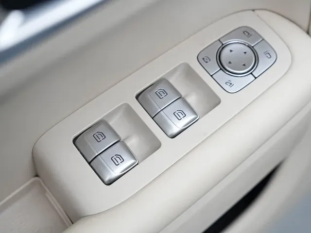 Li Auto L8 — Фото автомобиля 24