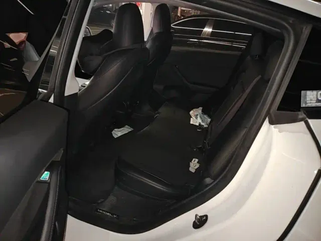 Tesla Model Y — Фото автомобиля 16