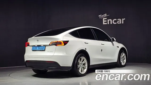 Tesla Model Y — Фото автомобиля 2
