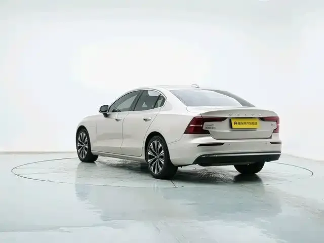 Volvo S60 — Фото автомобиля 4