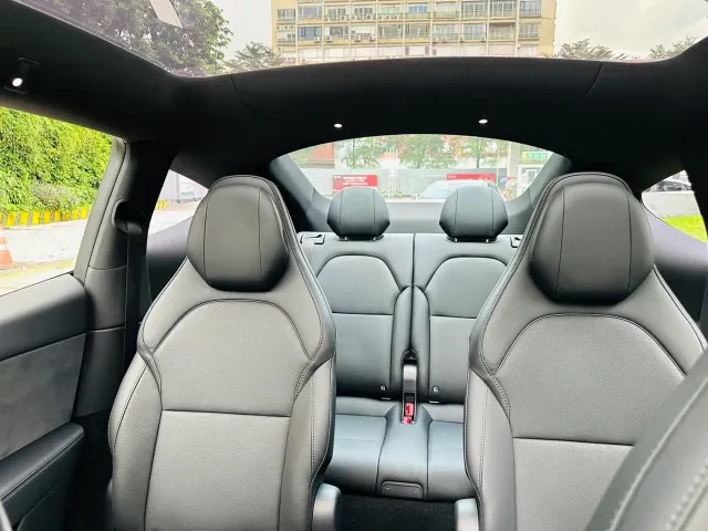 Tesla Model Y L — Фото автомобиля 18