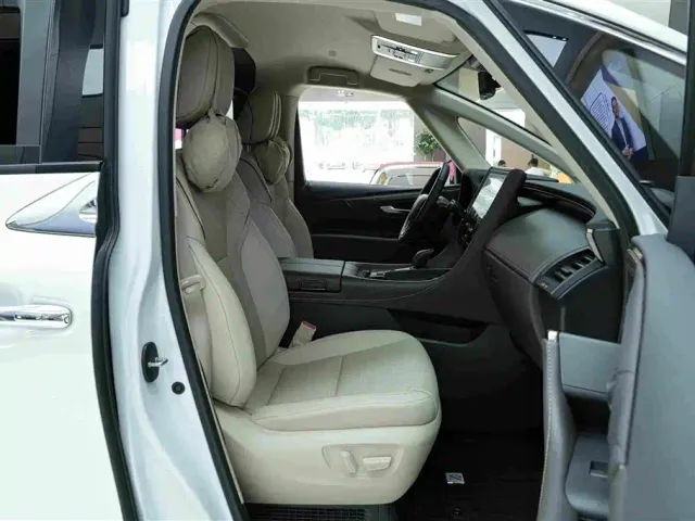 Toyota Alphard — Фото автомобиля 12