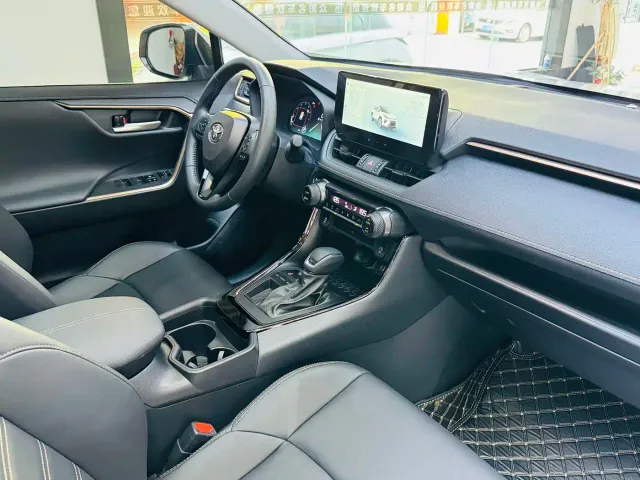 Toyota Wildlander — Фото автомобиля 12