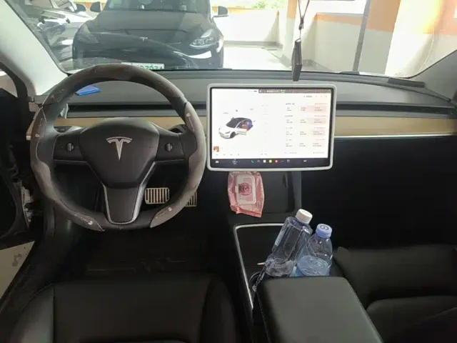 Tesla Model 3 — Фото автомобиля 5